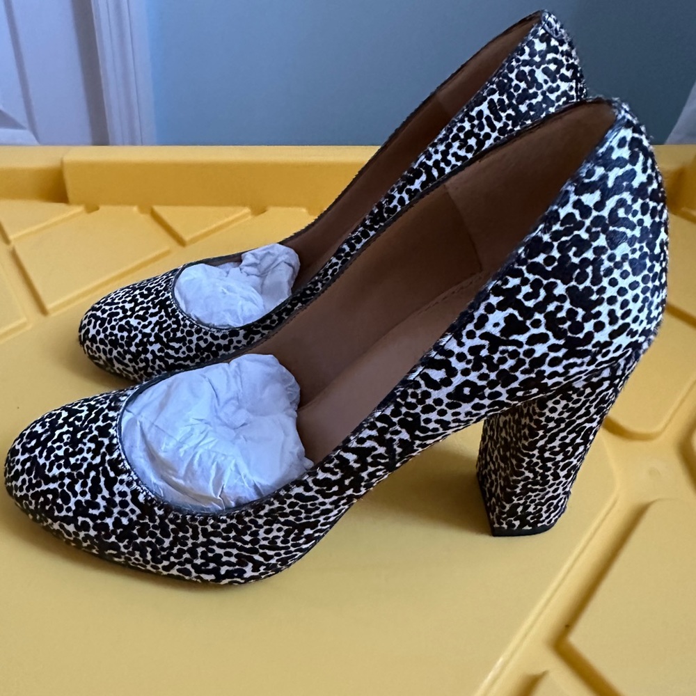 Beautiful Dyed Sheared Calf pumps